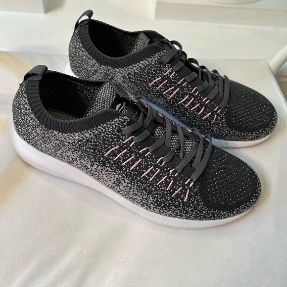 Abeo excellent, like new Enola sneakers, lightweight, gray size 9.5 wide - Picture 3 of 6